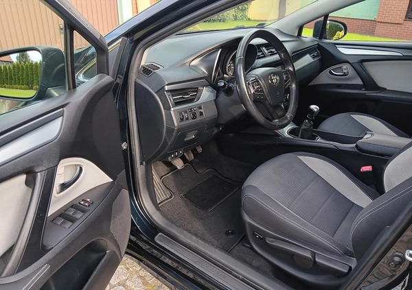 Toyota Avensis cena 56900 przebieg: 166000, rok produkcji 2017 z Szamocin małe 137
